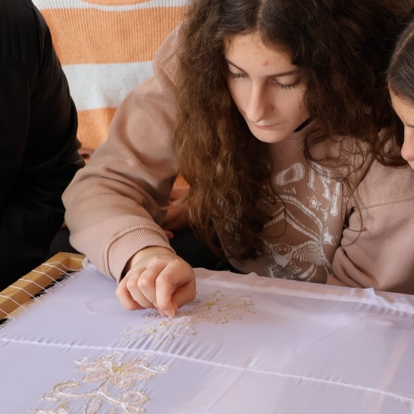 Workshops for learning traditional embroidery and general handicrafts for children of Dropoli