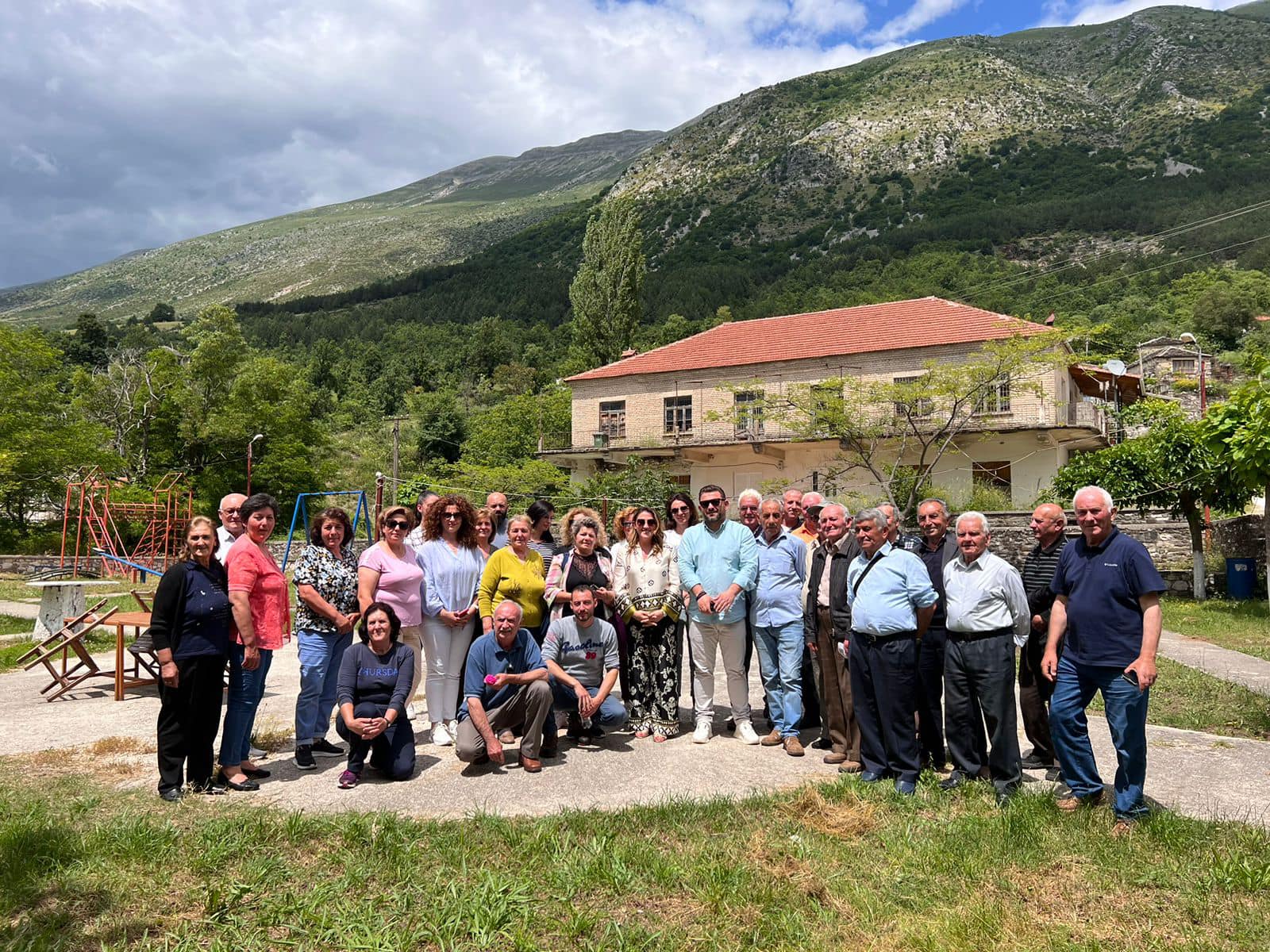 In the framework of the Social-e project, Albacademy and the Municipality of Dropull organize a meeting with the project participants
