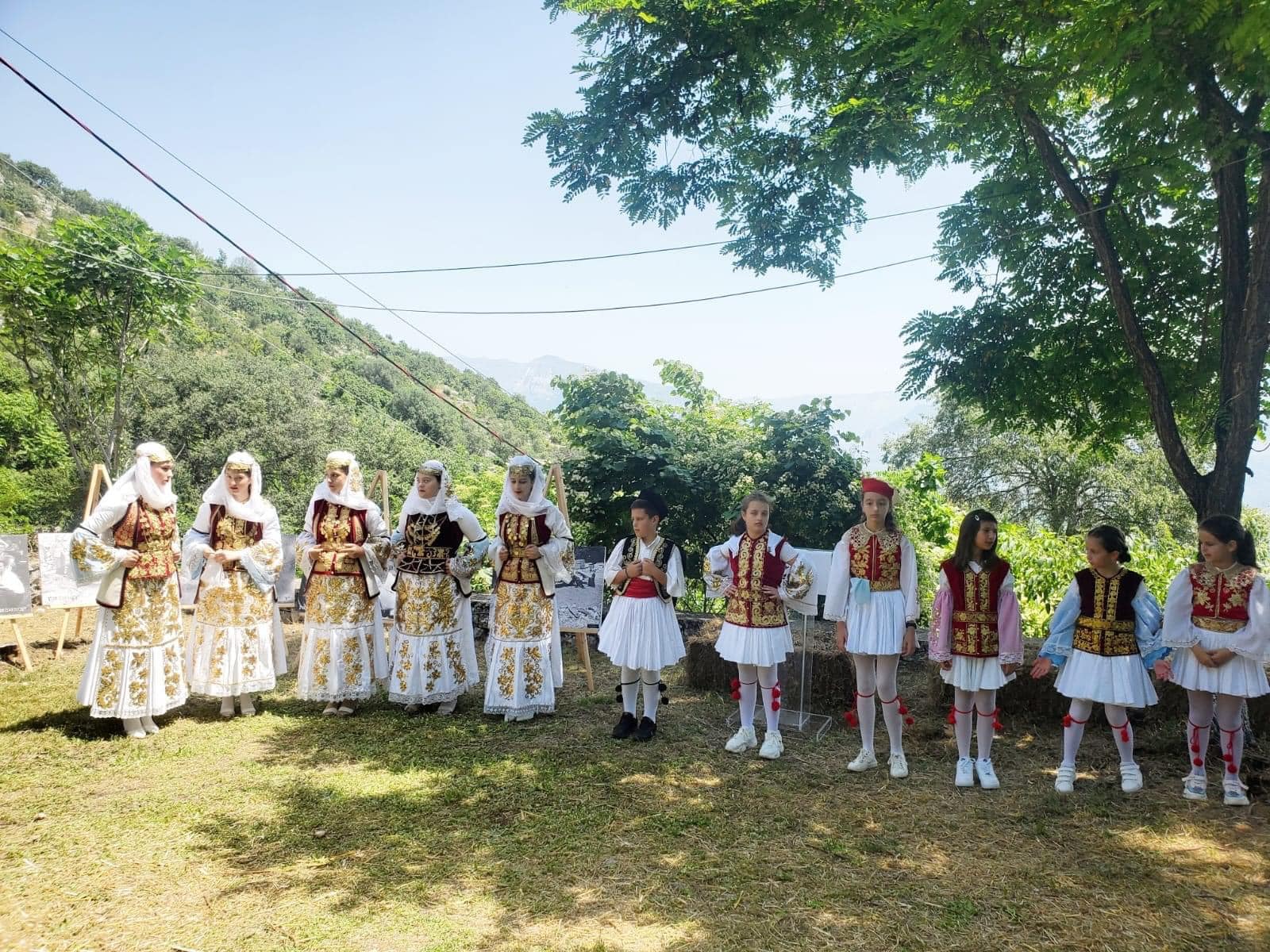 The women of Dropoli presented the traditional dishes and sweets made with care and love