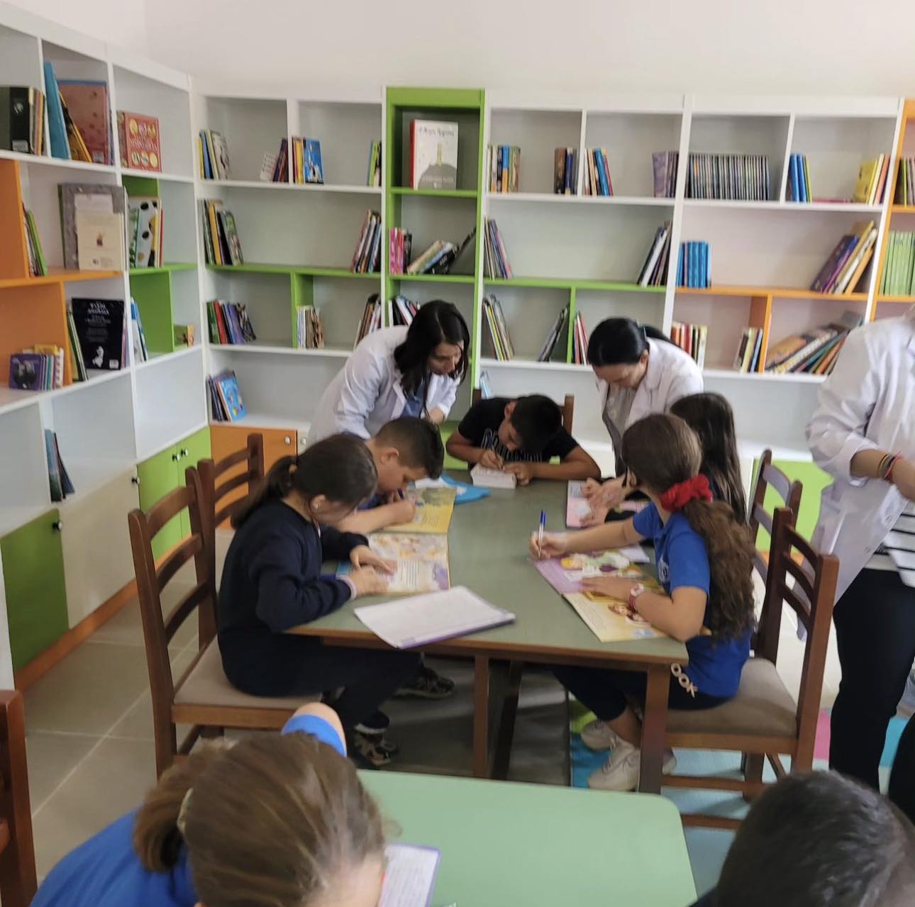 The students of Dervician became members of the Municipal Library “Nikolaos.D. Nikas”