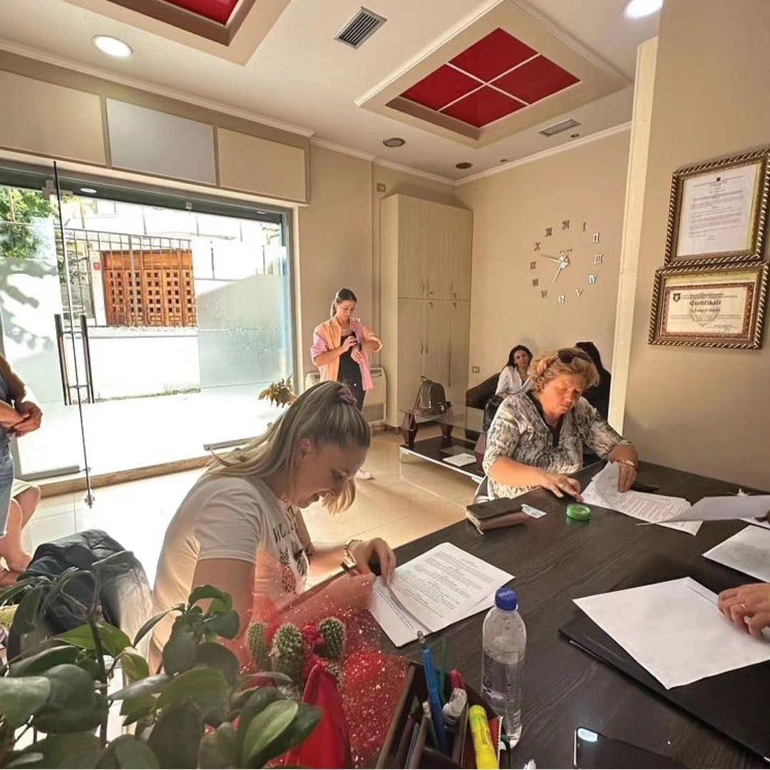 We finished with the opening of the first participating businesses in Social-e in Dropull